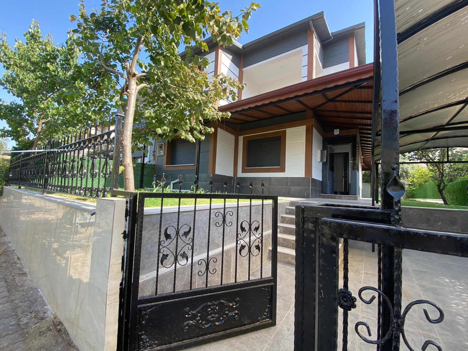 ergenokanda mevkii yerde lüx villa